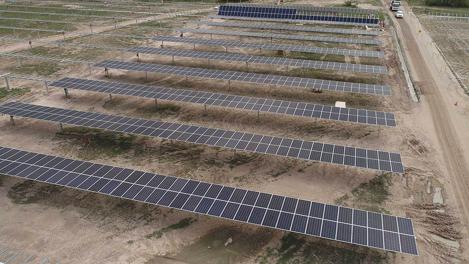 Colombia: Enel Green Power instaló el primer panel solar del proyecto La  Loma
